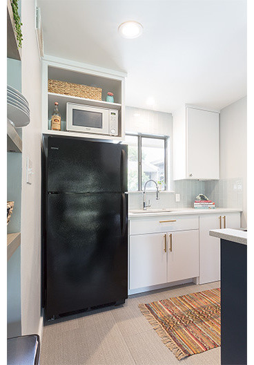 Transitional home design photo in Austin