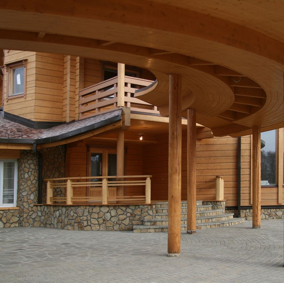 Частный жилой дом с бассейном