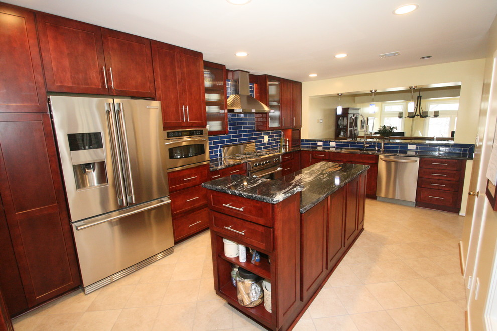 Kitchen - transitional kitchen idea in DC Metro