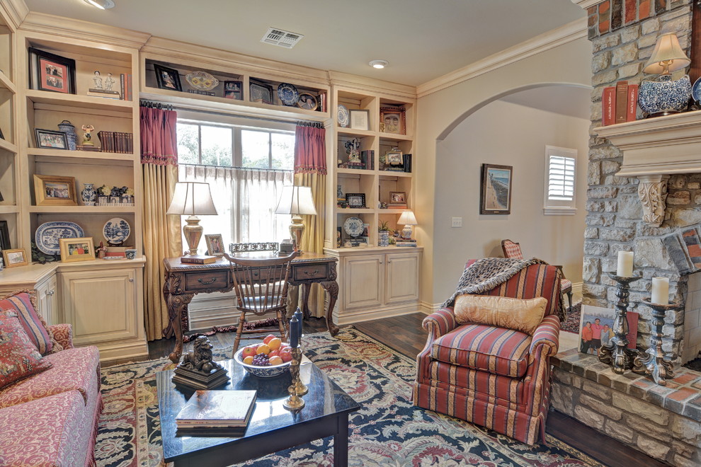 This is an example of a traditional home office in Oklahoma City.