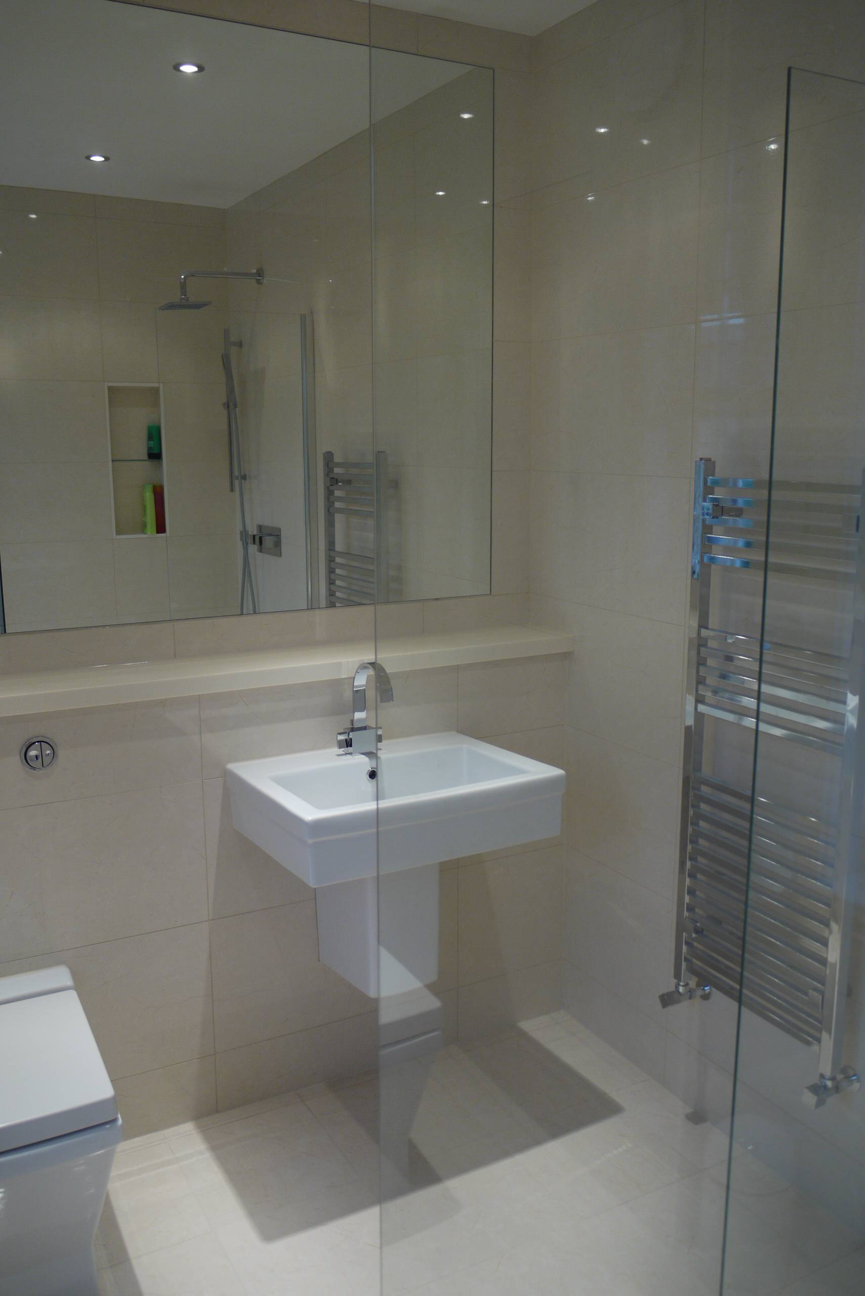 Ensuite bathroom White Cottage