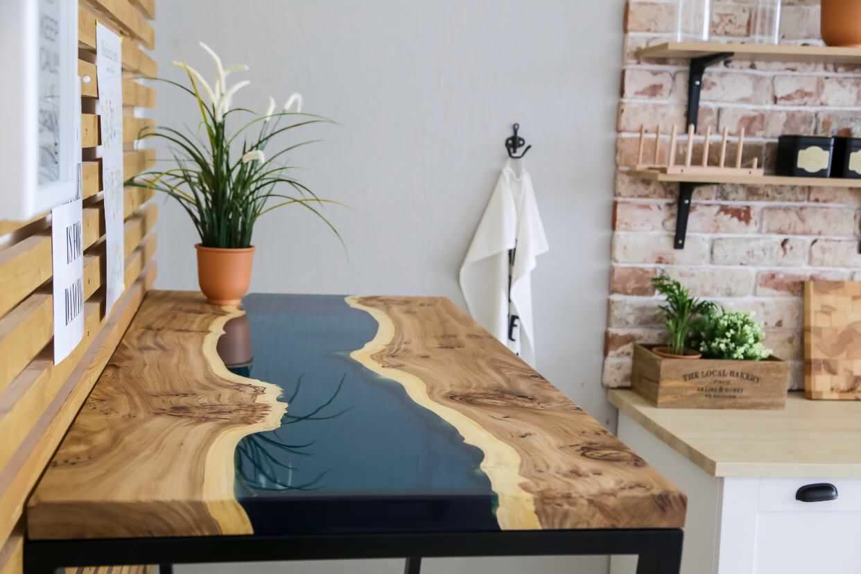 Стол  с рекой для фотостудии