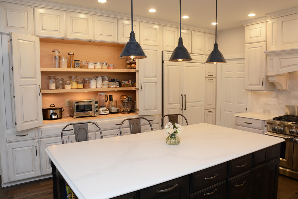 Kitchen - kitchen idea in Chicago