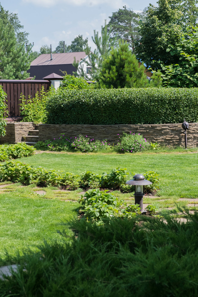 Маленький сад в пригороде
