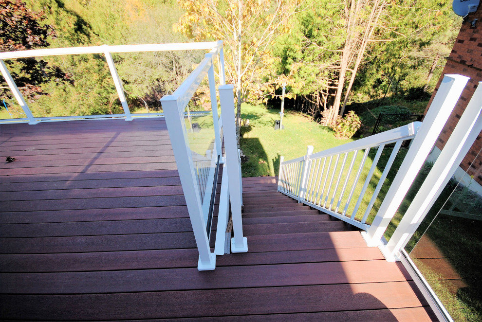 Mid-sized minimalist backyard deck photo