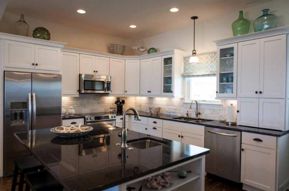 Inspiration for a transitional kitchen remodel in Miami