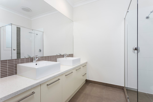 60 Bushlark contemporary-badrum