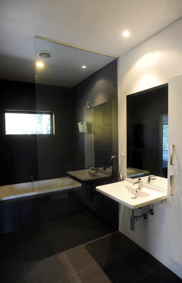 Inspiration for a mid-sized contemporary 3/4 bathroom in Wollongong with gray tile.