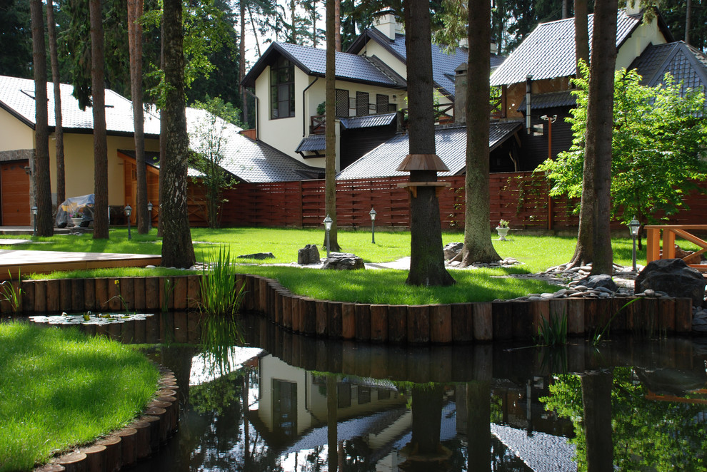 Сад с водоемом в Никологородском