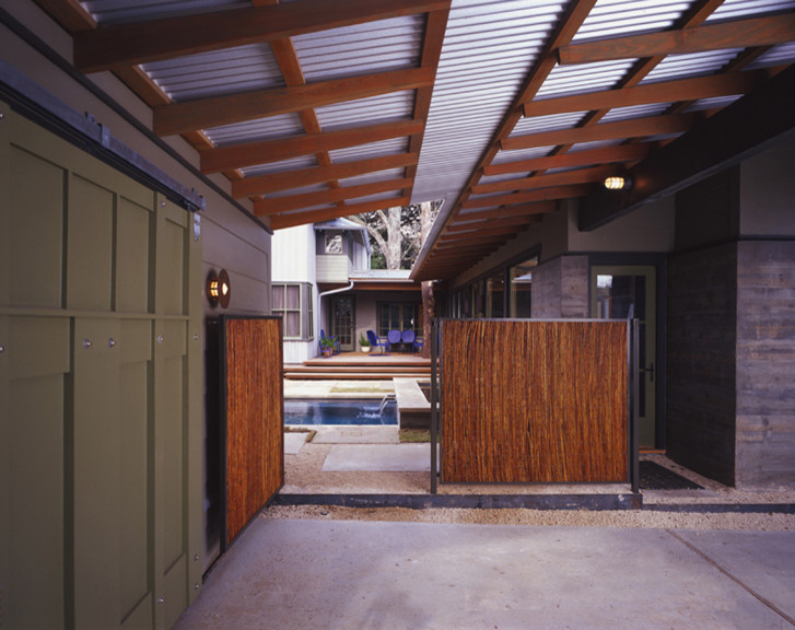 Design ideas for a contemporary exterior in Austin.