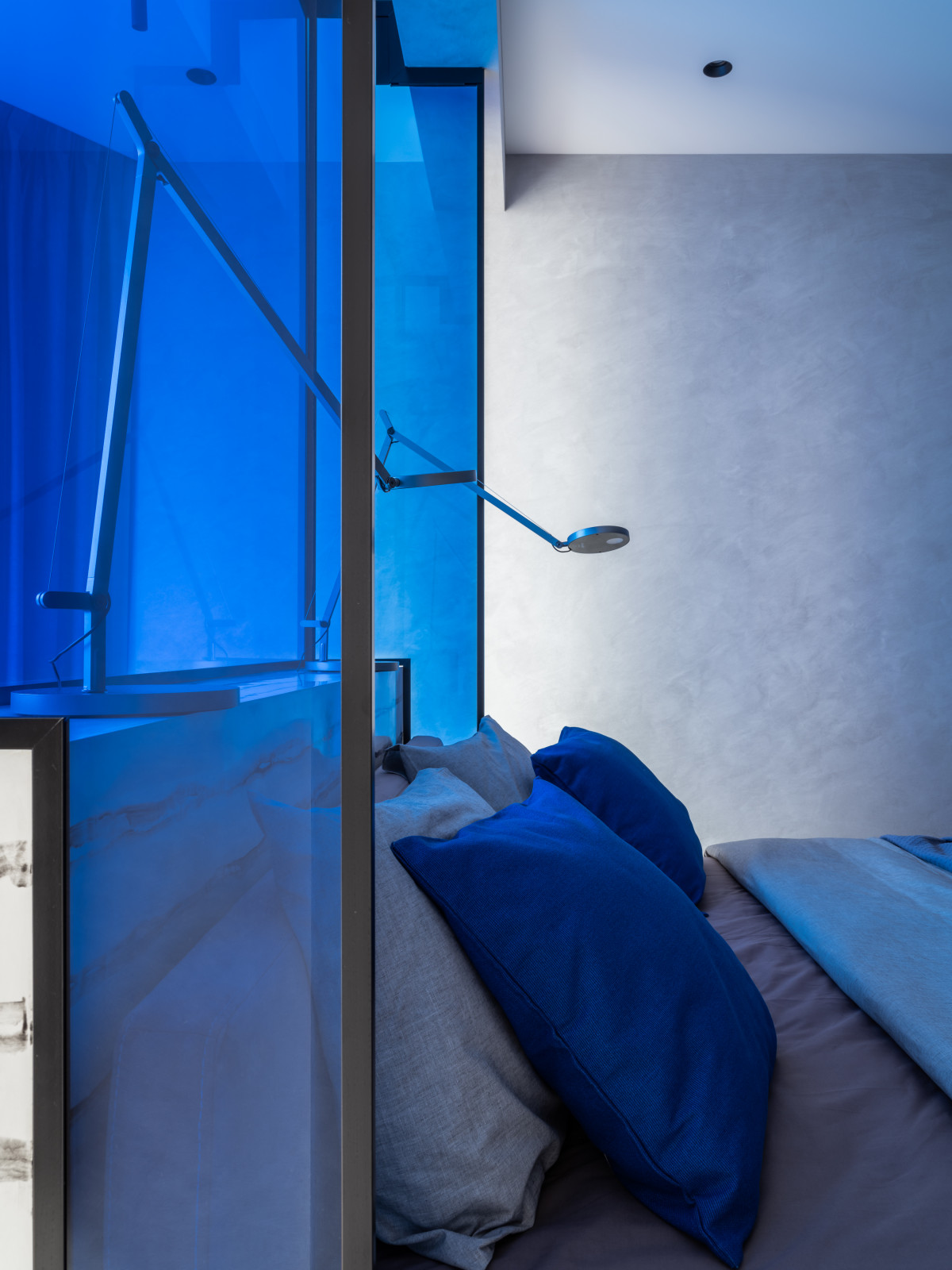 Фото реализованного проекта в современном стиле с яркими акцентами