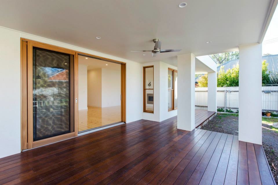 Contemporary deck in Adelaide.