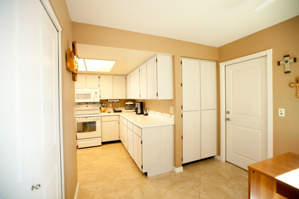 Inspiration for a transitional kitchen remodel in Phoenix
