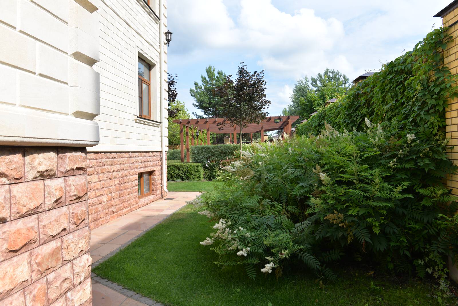 От знакомства до последнего цветника 6 месяцев