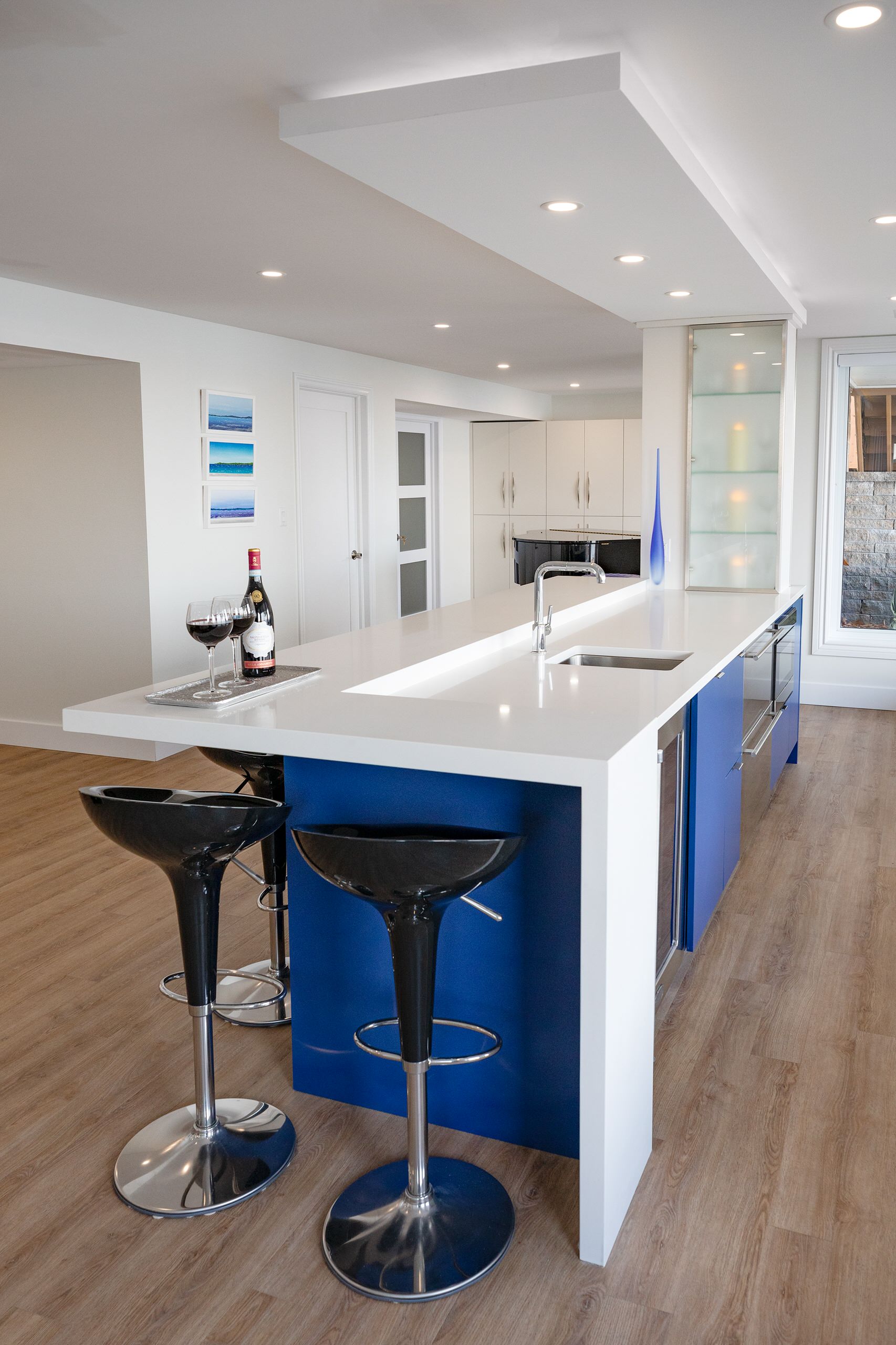 Modern bar on the Big Rideau