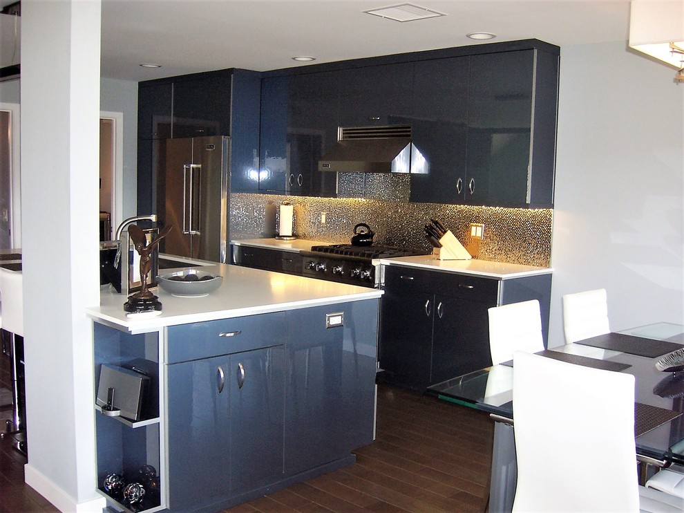 This is an example of a mid-sized contemporary l-shaped open plan kitchen in Orange County with an undermount sink, flat-panel cabinets, blue cabinets, quartz benchtops, metallic splashback, metal splashback, stainless steel appliances, dark hardwood floors and with island.