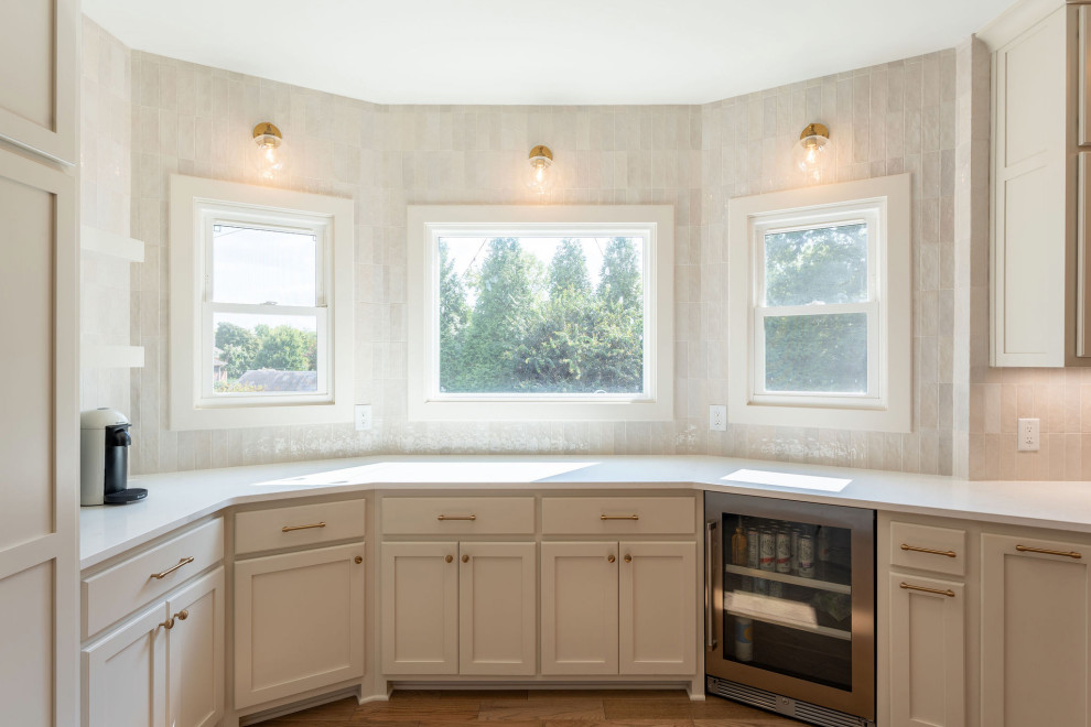 Contemporary Indian Lake Kitchen