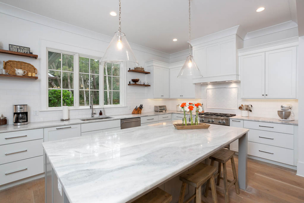 Example of a transitional kitchen design in Jacksonville