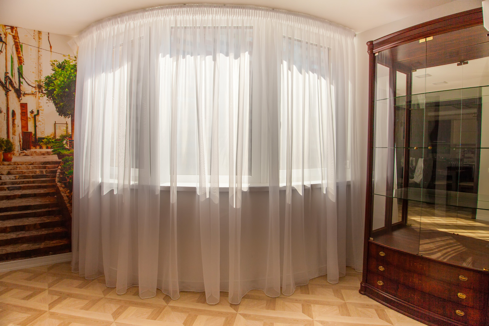 Остекление эркерной лоджии