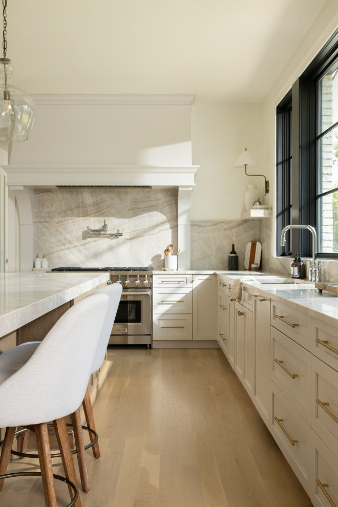 Inspiration for a transitional kitchen remodel in Chicago