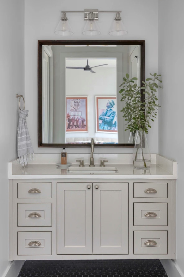 Inspiration for a modern home design remodel in Austin