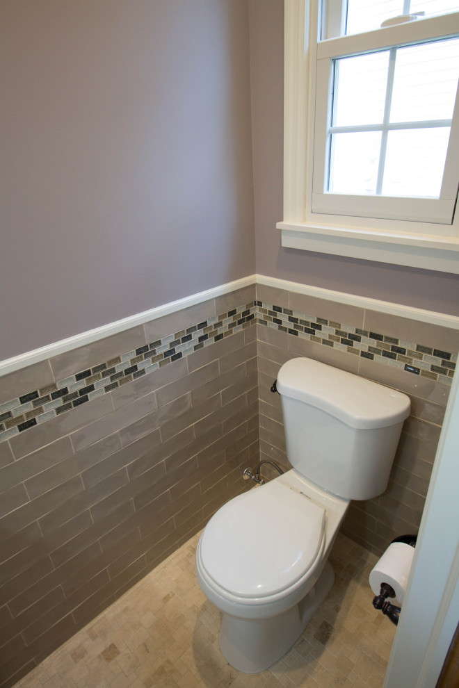 Small transitional powder room in Newark with shaker cabinets, white cabinets, a two-piece toilet, beige tile, porcelain tile, grey walls, porcelain floors, an undermount sink, engineered quartz benchtops, beige floor, white benchtops and a built-in vanity.