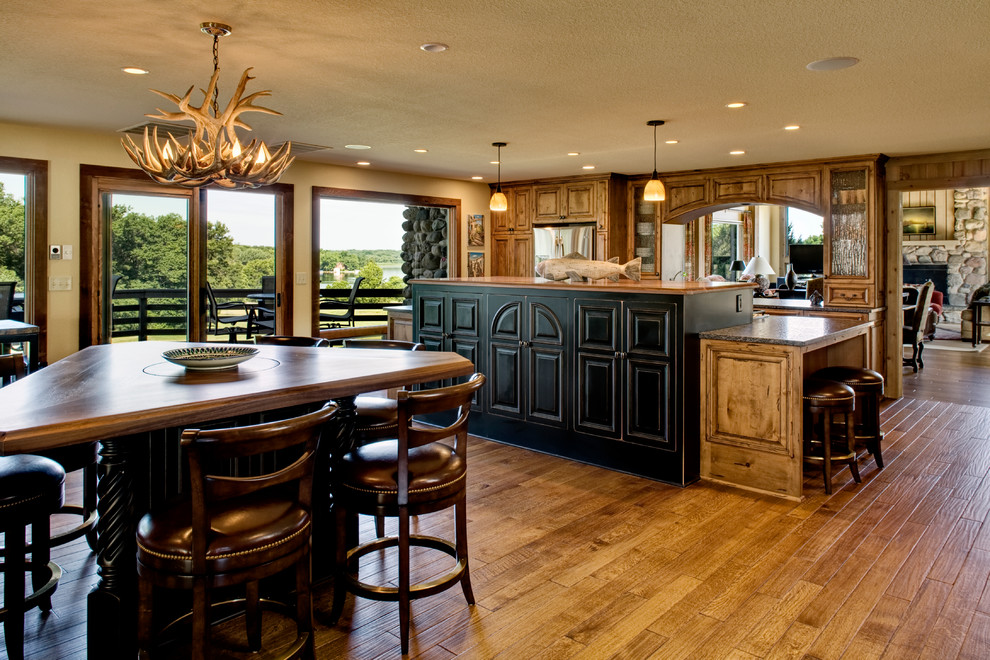 This is an example of a country kitchen in Milwaukee.