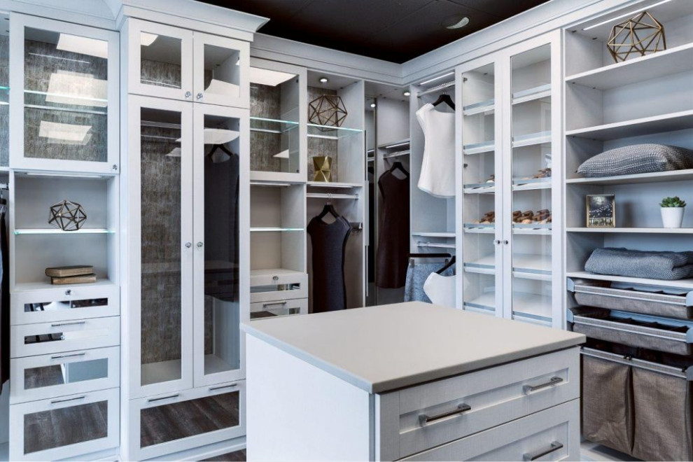 Example of a transitional closet design in DC Metro