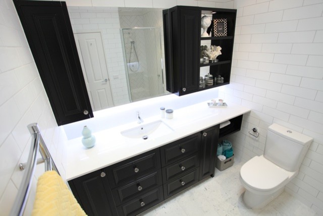 Contemporary bathroom in Melbourne.