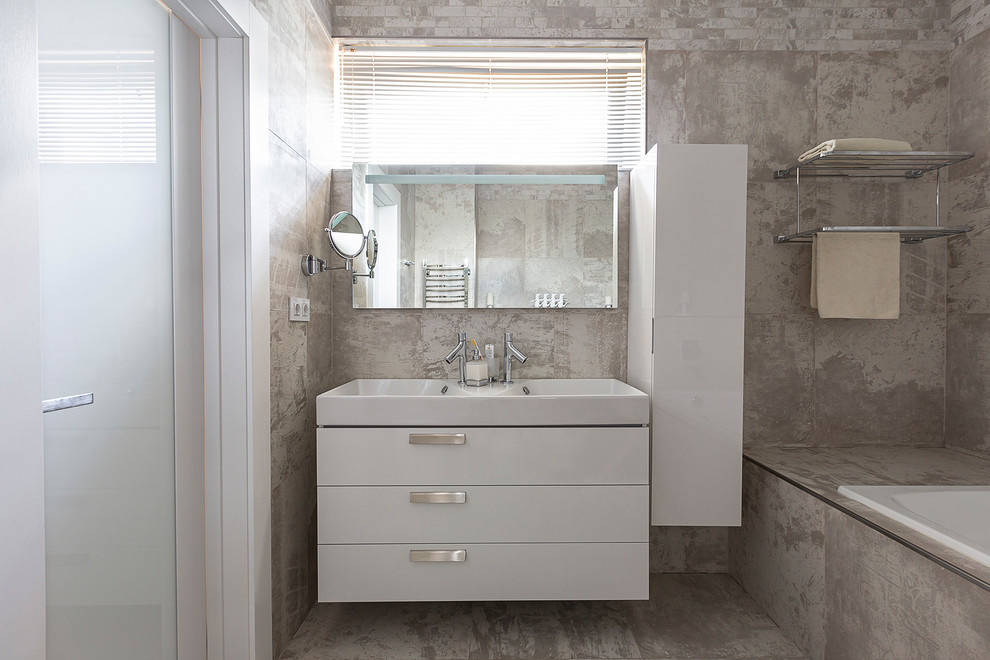 Дом с серебристыми стенами / House with silver walls