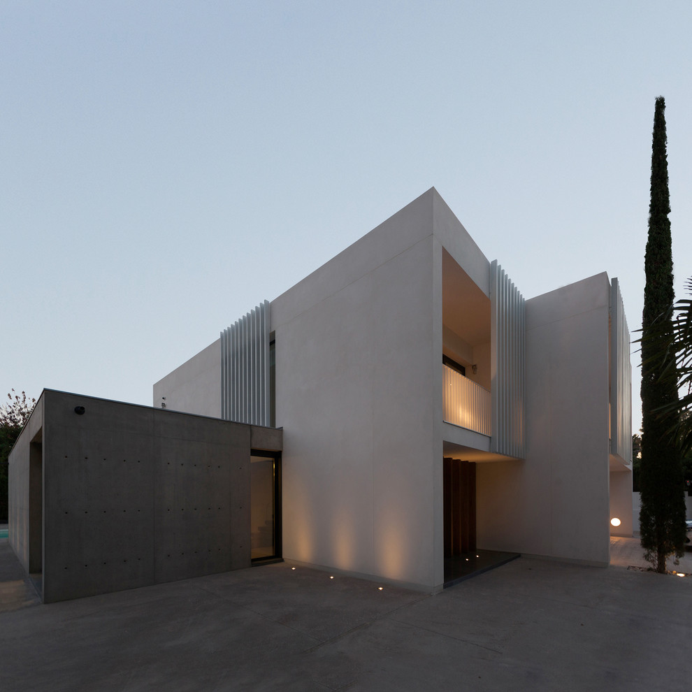 Design ideas for a modern house exterior in Valencia.