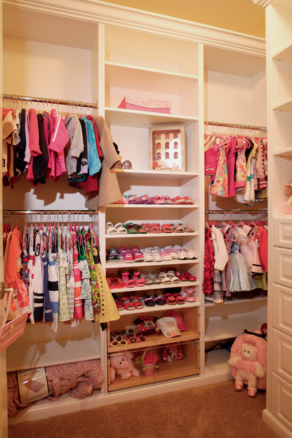 Come organizzare l'armadio dei bambini  Baby nursery closet, Baby room  organization, Baby closet organization