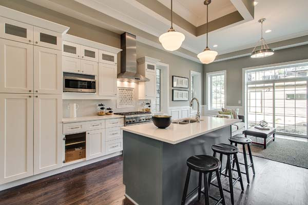 Kitchen - transitional kitchen idea in Chicago
