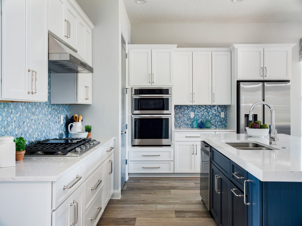 Kitchen - transitional kitchen idea in Orange County