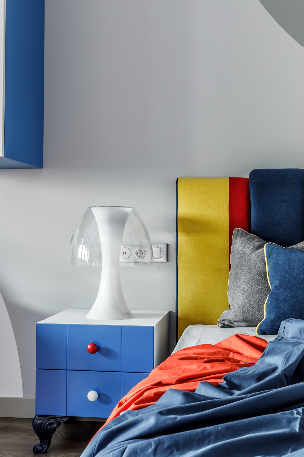 4-х комнатная квартира с черно-белой геометрией