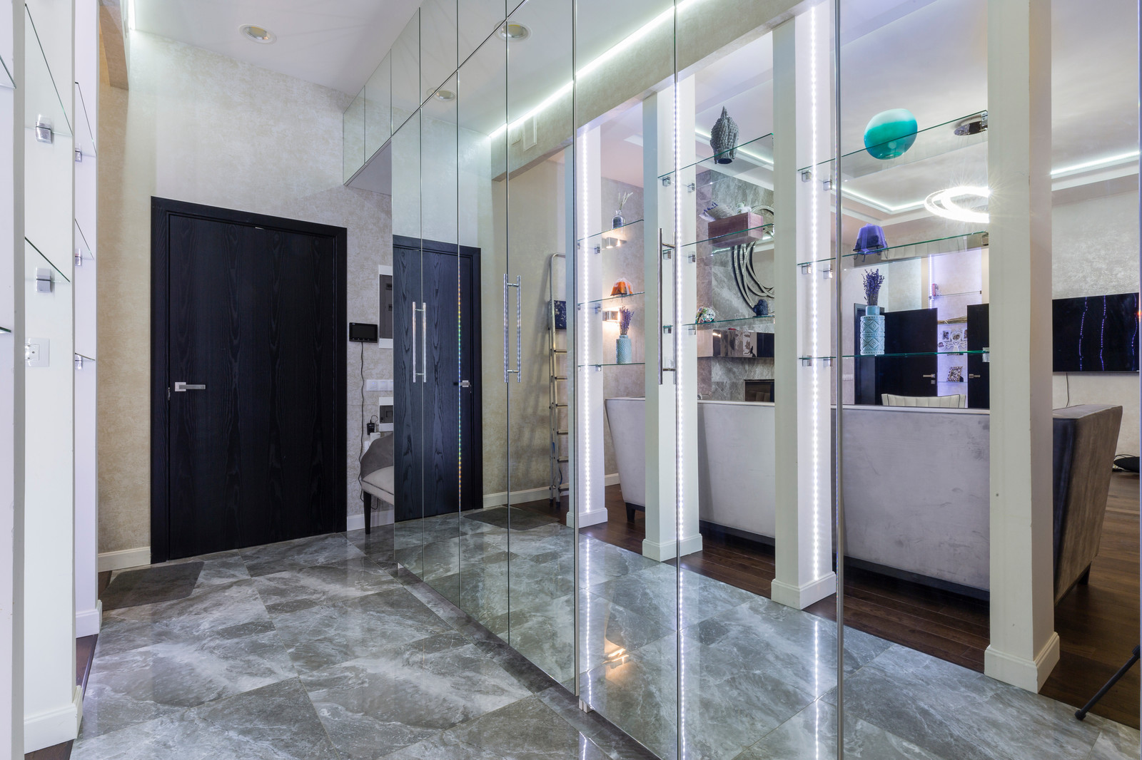 STYLISH LUX APARTMENT IN THE HEART OF THE CITY