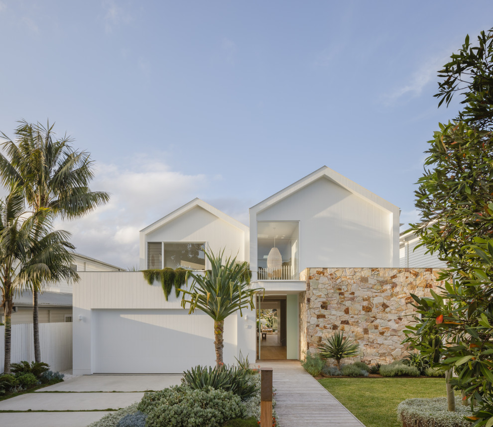 This is an example of a contemporary exterior in Sydney.