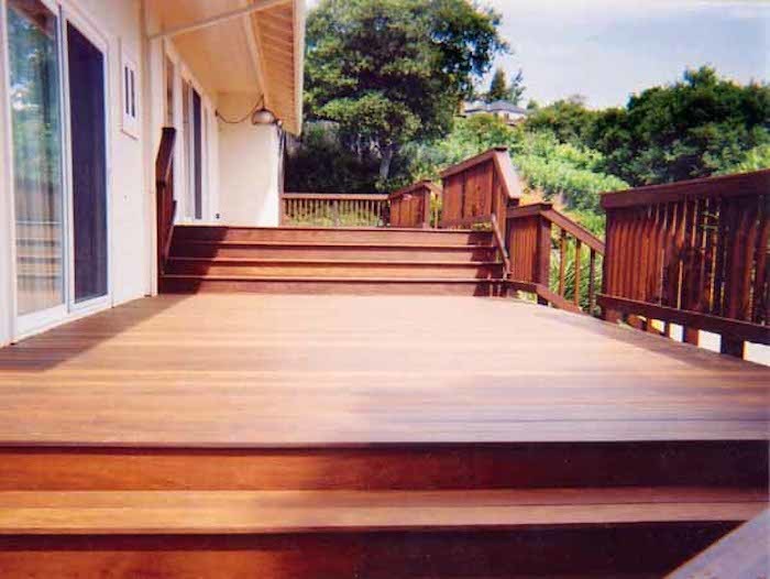 Inspiration for a transitional deck remodel in San Francisco