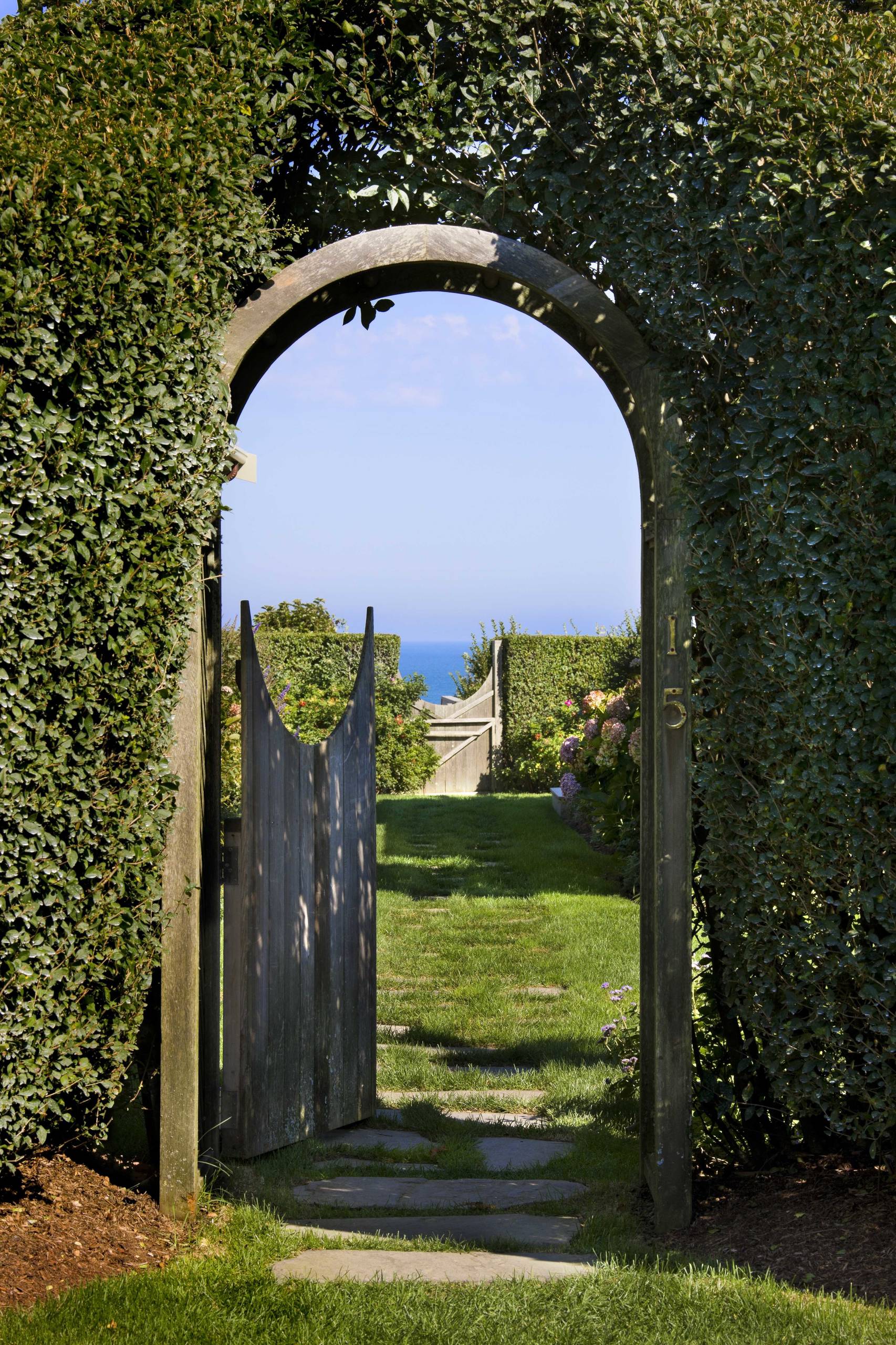 77 Gorgeous Garden Gates, image size:1706x2560