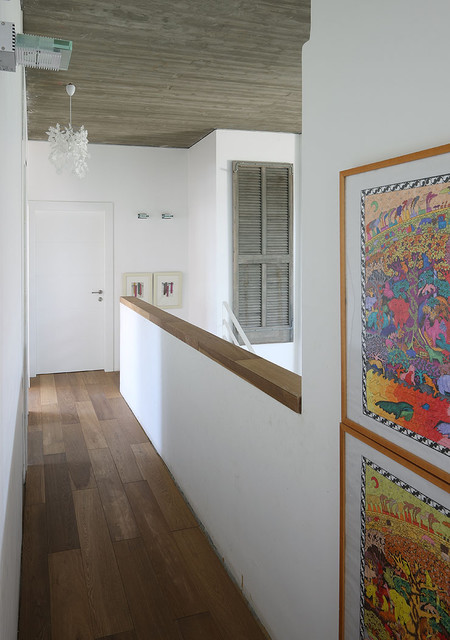 house A moderno-recibidor-y-pasillo