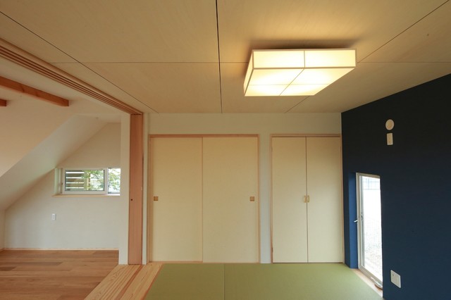 恒武町の家 moderne-salon