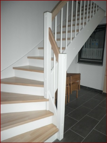 Design ideas for a contemporary staircase in Dusseldorf.