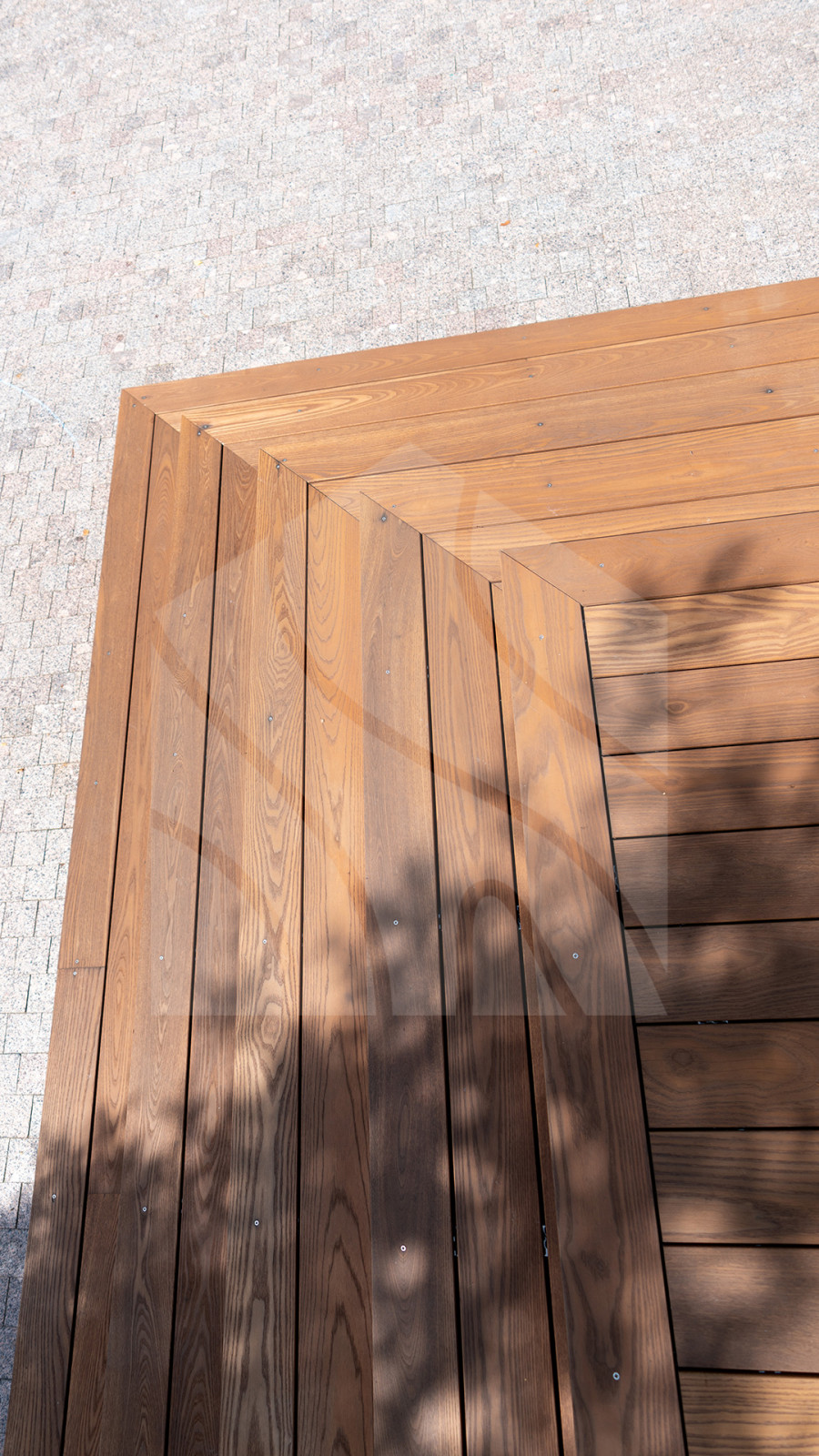 Терраса из термоясеня для загородного дома