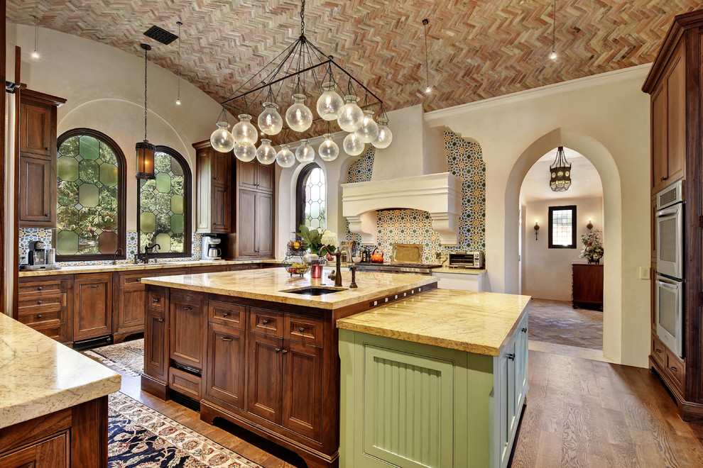 Transitional kitchen photo in Austin