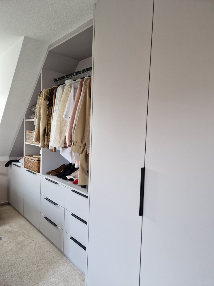 Modernes Ankleidezimmer in Hamburg