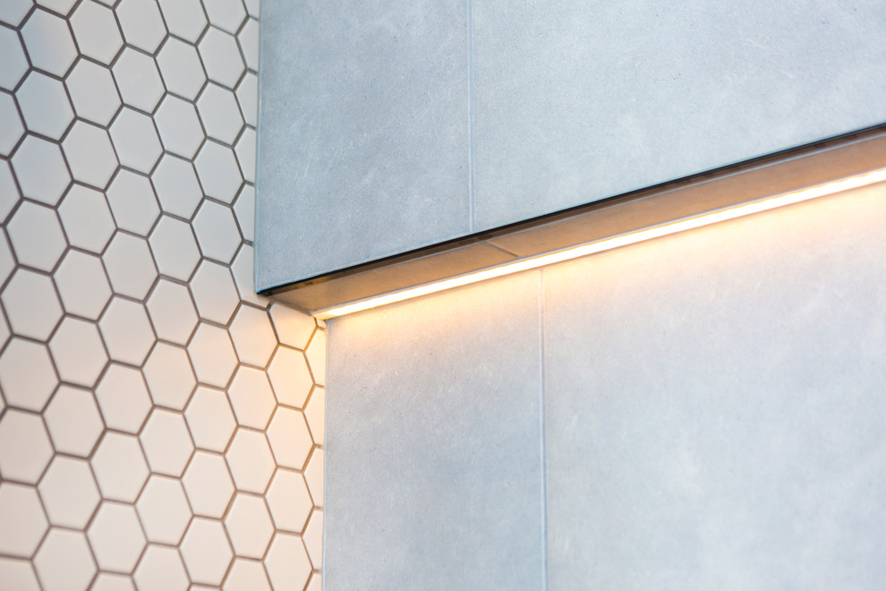 Mid-sized contemporary master bathroom in Canberra - Queanbeyan with light wood cabinets, an alcove shower, a one-piece toilet, white tile, ceramic tile, white walls, porcelain floors, an integrated sink, wood benchtops and a hinged shower door.