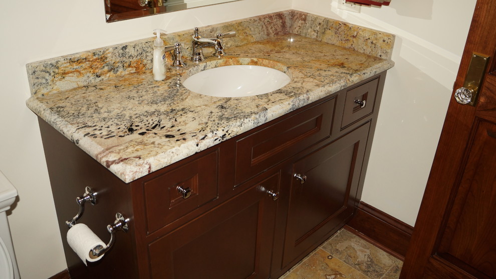 Transitional home design photo in Chicago