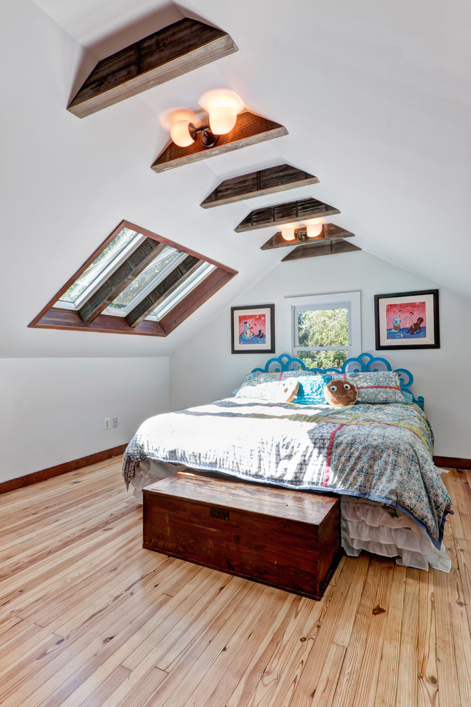 Photo of an arts and crafts bedroom in Philadelphia with white walls and light hardwood floors.