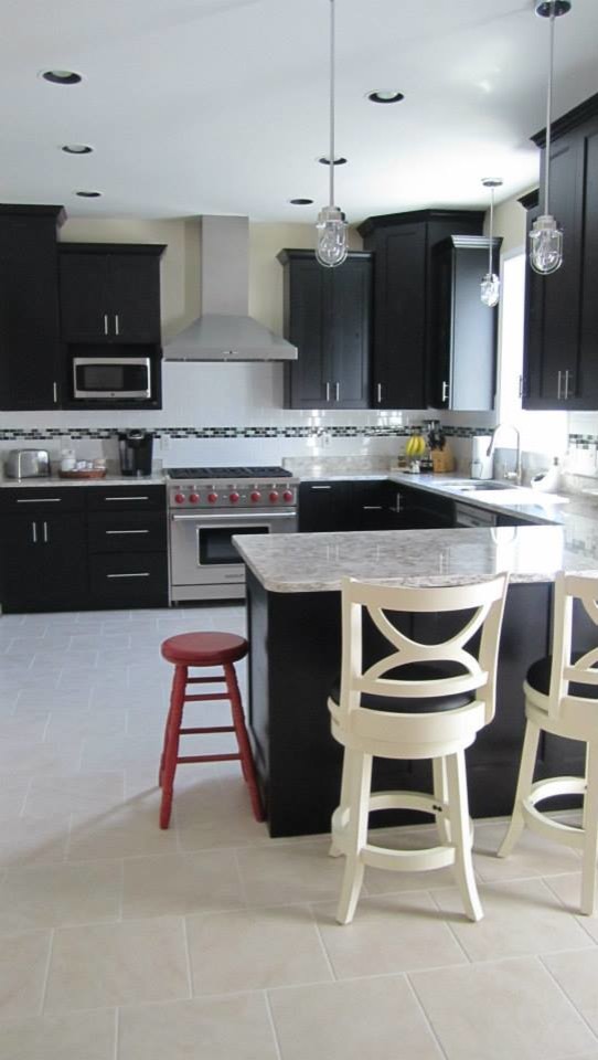Example of a transitional kitchen design in DC Metro