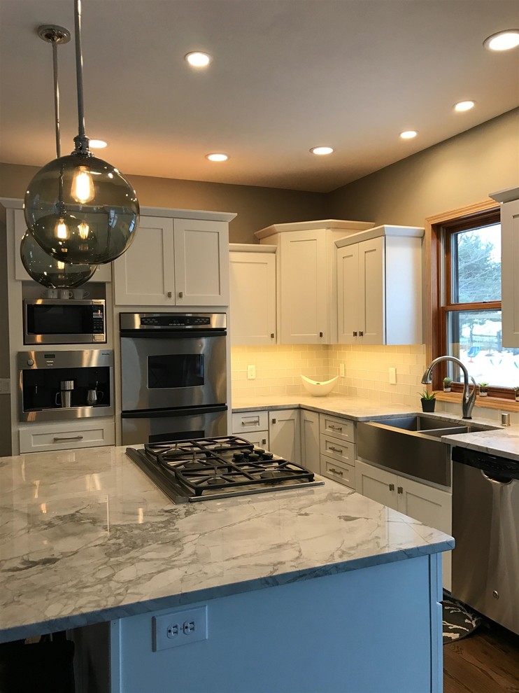 Example of a transitional kitchen design in Milwaukee